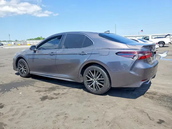 4T1T11AK8MU577689 2021 TOYOTA CAMRY - Image 2