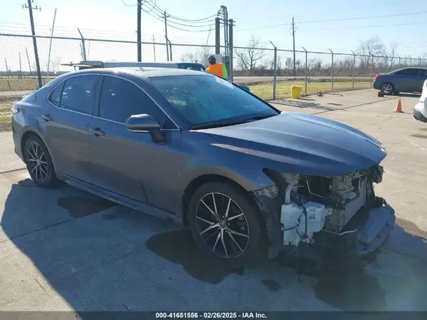4T1T11AK8MU589941 2021 TOYOTA CAMRY - Image 1