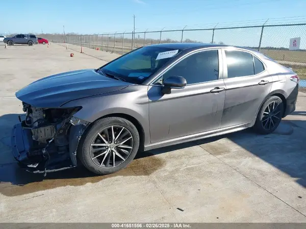 4T1T11AK8MU589941 2021 TOYOTA CAMRY - Image 2