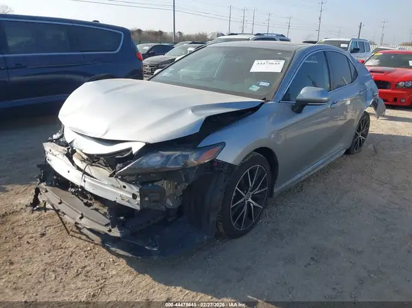4T1T11AK8NU002011 2022 TOYOTA CAMRY - Image 2