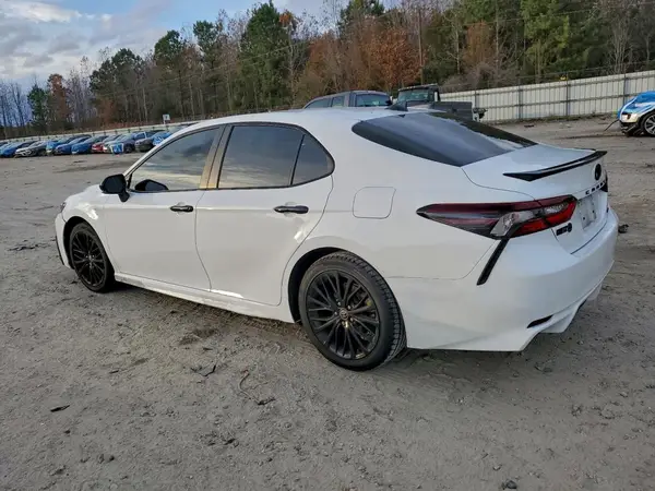 4T1T11AK8NU003157 2022 TOYOTA CAMRY - Image 2