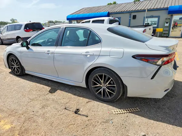 4T1T11AK8NU014580 2022 TOYOTA CAMRY - Image 2