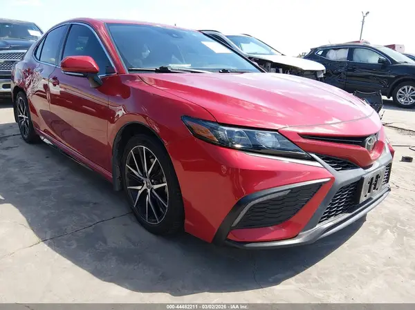 4T1T11AK8NU015728 2022 TOYOTA CAMRY - Image 1