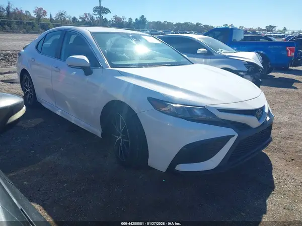 4T1T11AK8NU015812 2022 TOYOTA CAMRY - Image 1