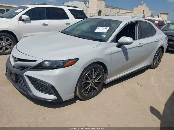 4T1T11AK8NU017141 2022 TOYOTA CAMRY - Image 2