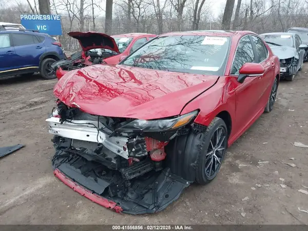 4T1T11AK8NU019780 2022 TOYOTA CAMRY - Image 2