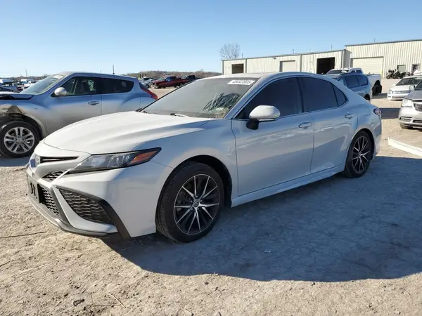 4T1T11AK8NU059728 2022 TOYOTA CAMRY - Image 1