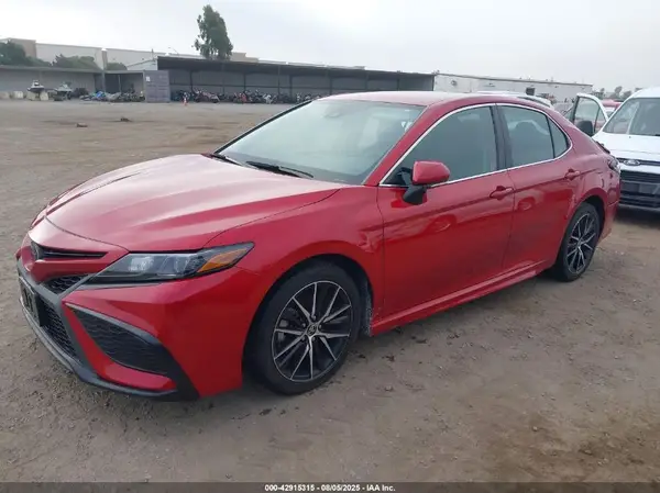 4T1T11AK8NU063942 2022 TOYOTA CAMRY - Image 2