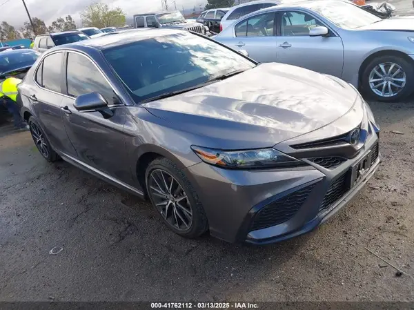 4T1T11AK8NU065478 2022 TOYOTA CAMRY - Image 1