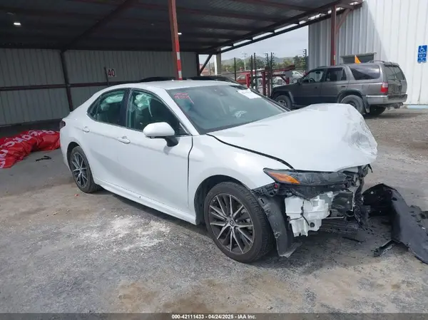 4T1T11AK8NU066162 2022 TOYOTA CAMRY - Image 1