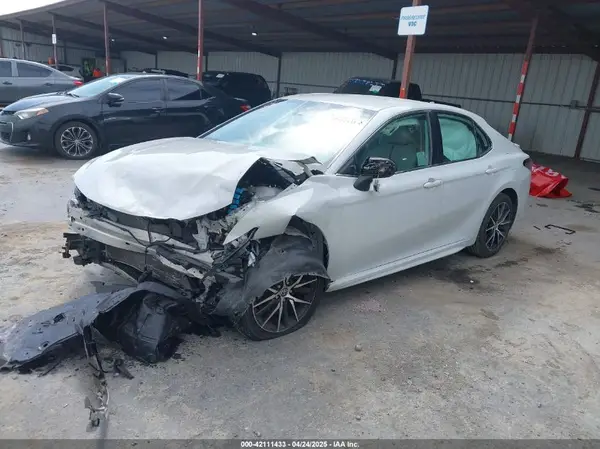 4T1T11AK8NU066162 2022 TOYOTA CAMRY - Image 2