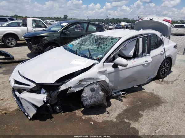 4T1T11AK8NU071121 2022 TOYOTA CAMRY - Image 2