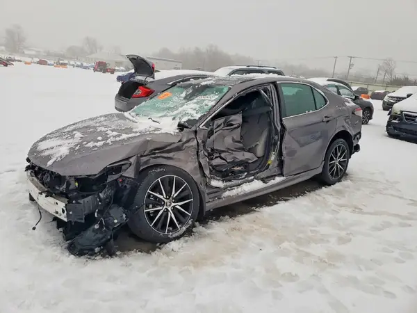 4T1T11AK8NU617786 2022 TOYOTA CAMRY - Image 1