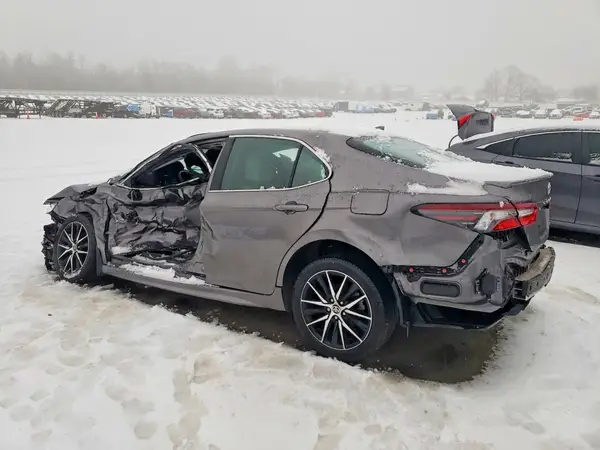 4T1T11AK8NU617786 2022 TOYOTA CAMRY - Image 2