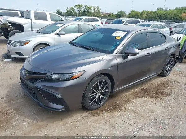 4T1T11AK8NU618100 2022 TOYOTA CAMRY - Image 2