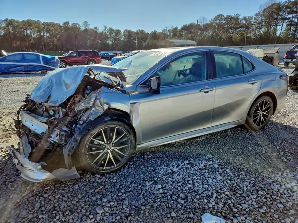 4T1T11AK8NU620042 2022 TOYOTA CAMRY - Image 1