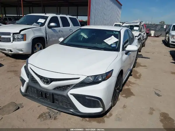 4T1T11AK8NU621157 2022 TOYOTA CAMRY - Image 2