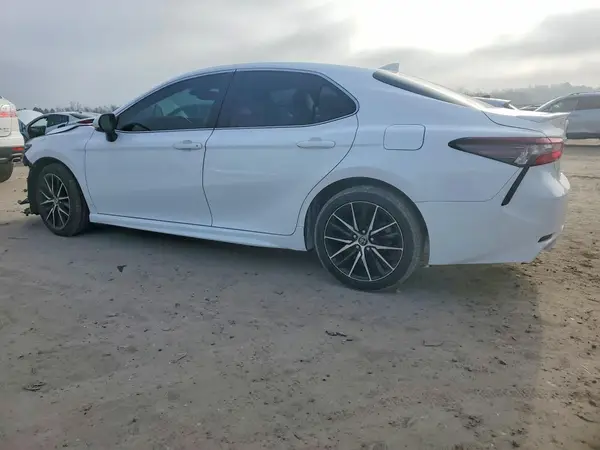 4T1T11AK8NU631753 2022 TOYOTA CAMRY - Image 2