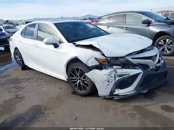 4T1T11AK8NU643630 2022 TOYOTA CAMRY - Image 1