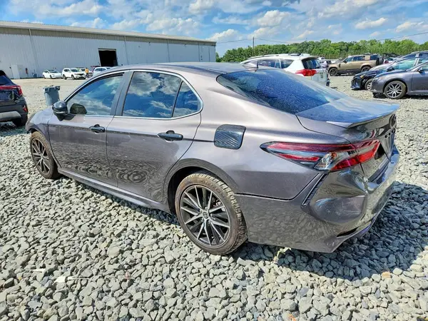 4T1T11AK8NU657172 2022 TOYOTA CAMRY - Image 2