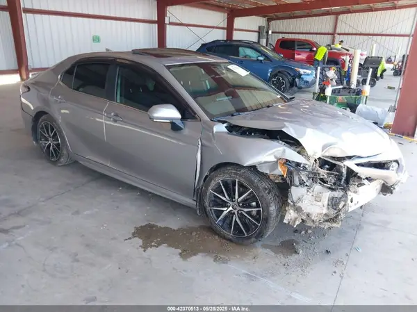 4T1T11AK8NU659228 2022 TOYOTA CAMRY - Image 1