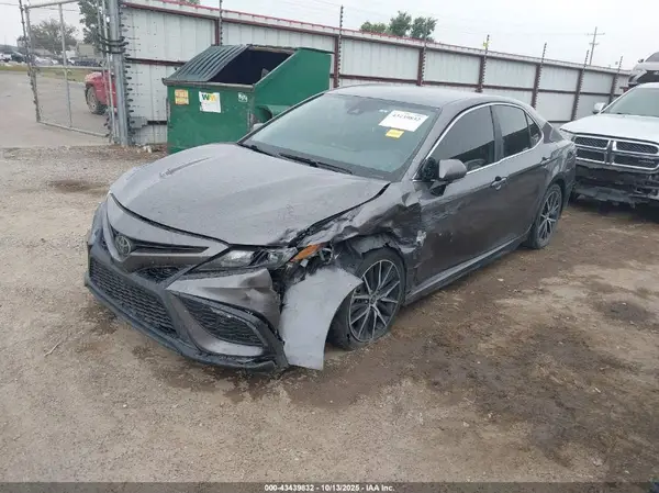 4T1T11AK8NU661920 2022 TOYOTA CAMRY - Image 2