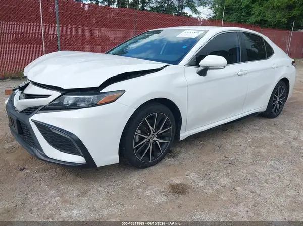 4T1T11AK8NU673470 2022 TOYOTA CAMRY - Image 2