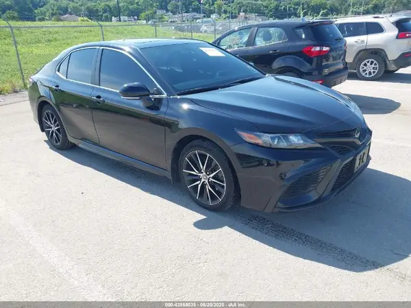 4T1T11AK8NU685148 2022 TOYOTA CAMRY - Image 1