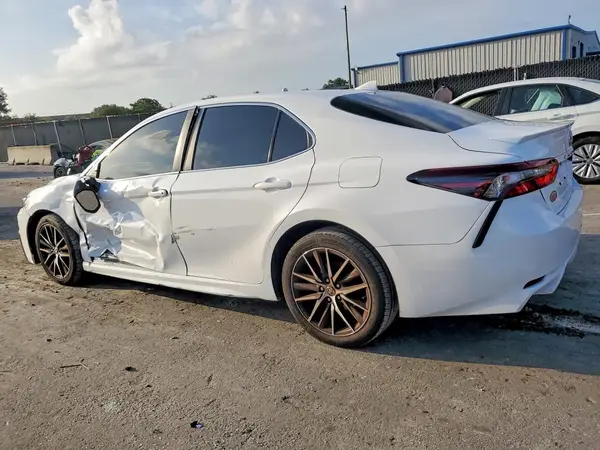 4T1T11AK8NU686476 2022 TOYOTA CAMRY - Image 2
