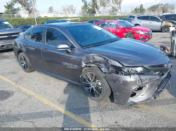4T1T11AK8NU689314 2022 TOYOTA CAMRY - Image 1