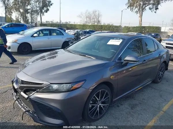 4T1T11AK8NU689314 2022 TOYOTA CAMRY - Image 2