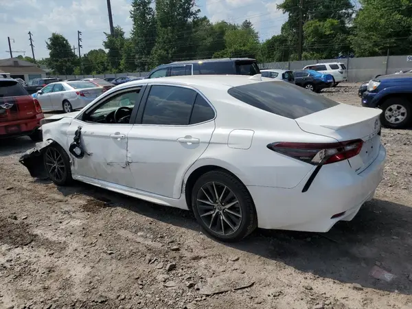 4T1T11AK8NU696795 2022 TOYOTA CAMRY - Image 2