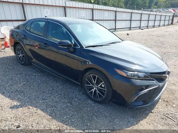 4T1T11AK8NU700019 2022 TOYOTA CAMRY - Image 1
