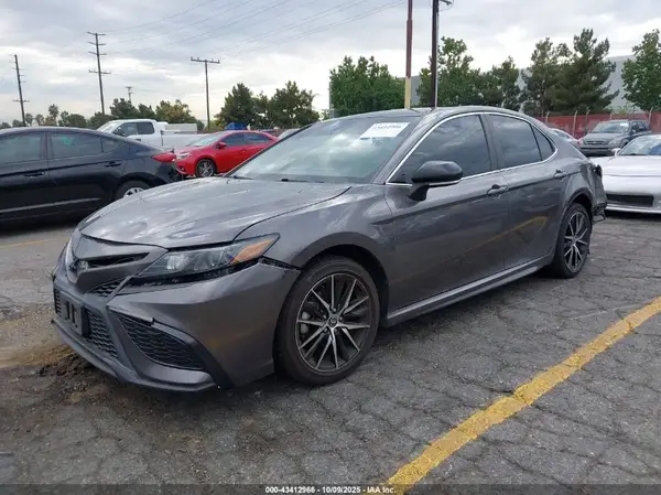 4T1T11AK8NU706371 2022 TOYOTA CAMRY - Image 2