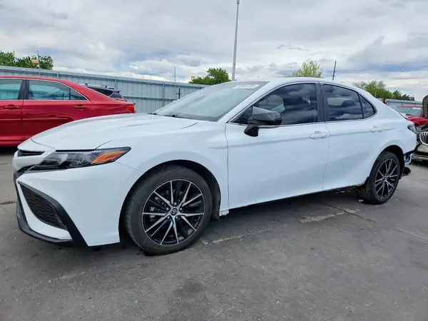 4T1T11AK8NU712736 2022 TOYOTA CAMRY - Image 1