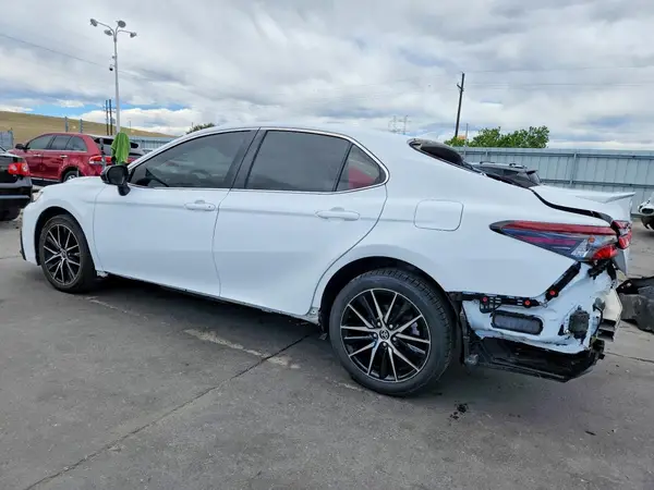 4T1T11AK8NU712736 2022 TOYOTA CAMRY - Image 2