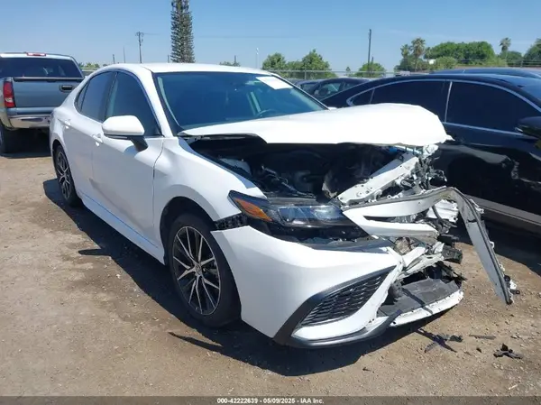 4T1T11AK8RU855885 2024 TOYOTA CAMRY - Image 1
