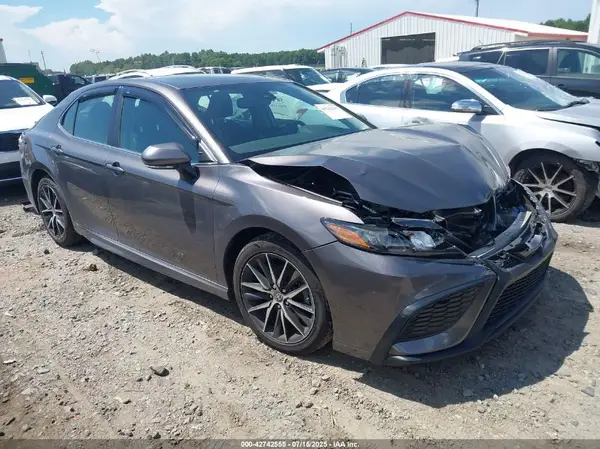 4T1T11AK9MU402674 2021 TOYOTA CAMRY - Image 1