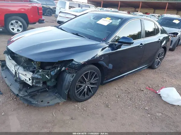4T1T11AK9MU444245 2021 TOYOTA CAMRY - Image 2