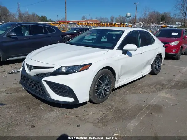 4T1T11AK9MU482543 2021 TOYOTA CAMRY - Image 2