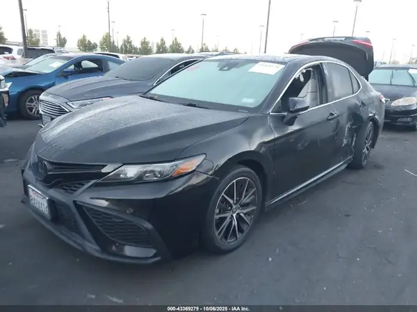 4T1T11AK9MU485667 2021 TOYOTA CAMRY - Image 2