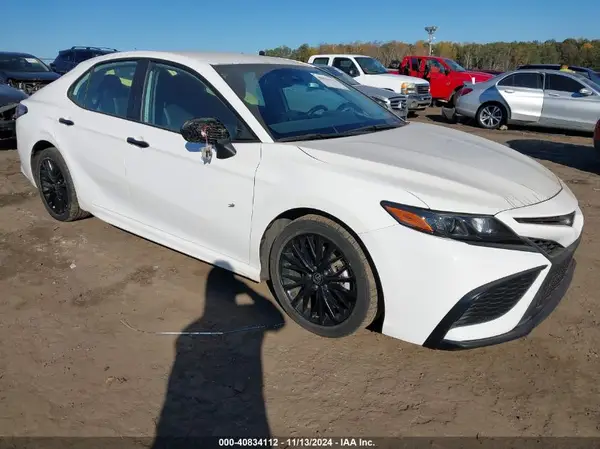 4T1T11AK9MU486673 2021 TOYOTA CAMRY - Image 1