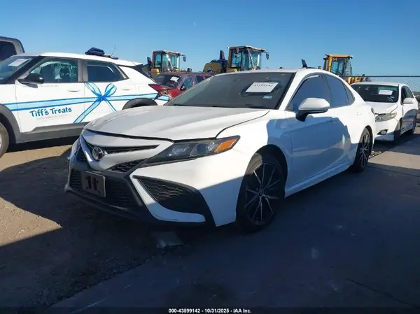 4T1T11AK9MU521938 2021 TOYOTA CAMRY - Image 2