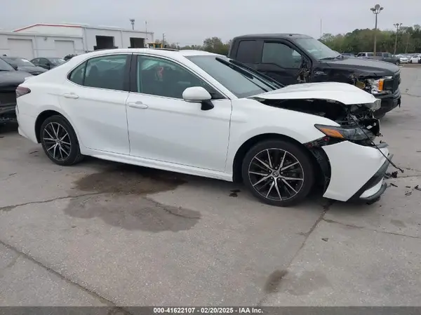 4T1T11AK9MU524953 2021 TOYOTA CAMRY - Image 1