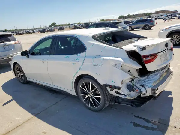 4T1T11AK9MU549979 2021 TOYOTA CAMRY - Image 2