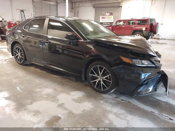 4T1T11AK9MU613194 2021 TOYOTA CAMRY - Image 1