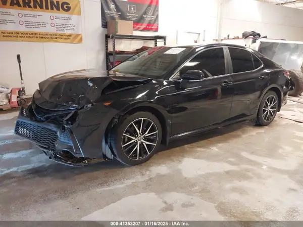 4T1T11AK9MU613194 2021 TOYOTA CAMRY - Image 2