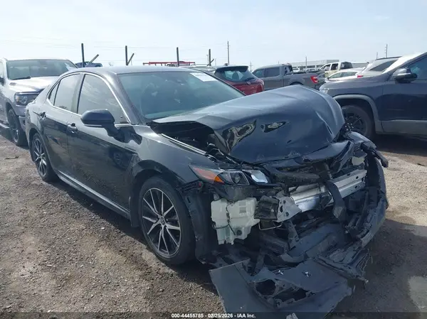 4T1T11AK9MU617231 2021 TOYOTA CAMRY - Image 1
