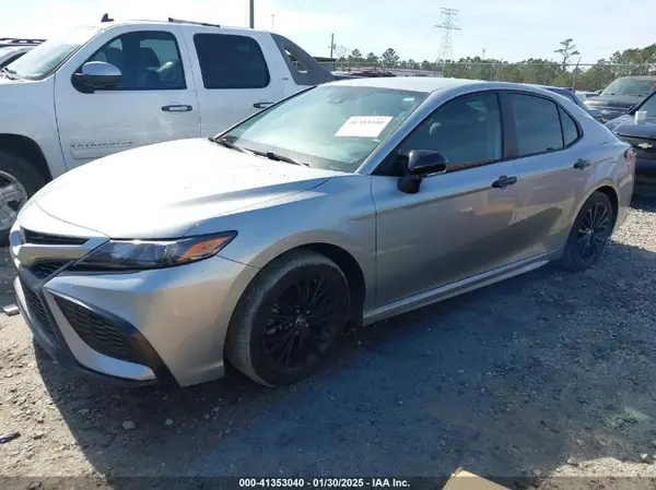 4T1T11AK9NU009601 2022 TOYOTA CAMRY - Image 2