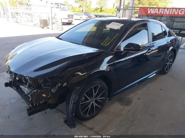 4T1T11AK9NU015091 2022 TOYOTA CAMRY - Image 2